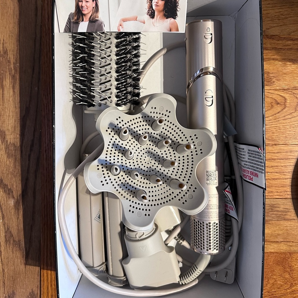 Shark FlexStyle” Auto-Wrap Curlers, Oval Brush, Paddle Brush, Concentrator